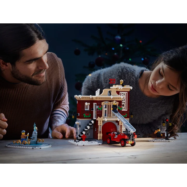 LEGO Creator Expert 10263 Winterliche Feuerwehrstation Bild 5