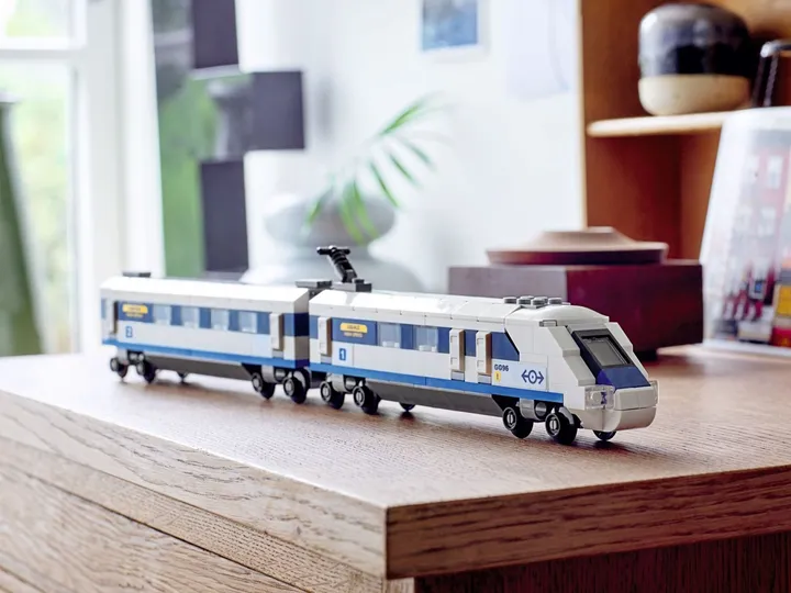 LEGO Sonstiges 40518 Hochgeschwindigkeitszug Bild 4