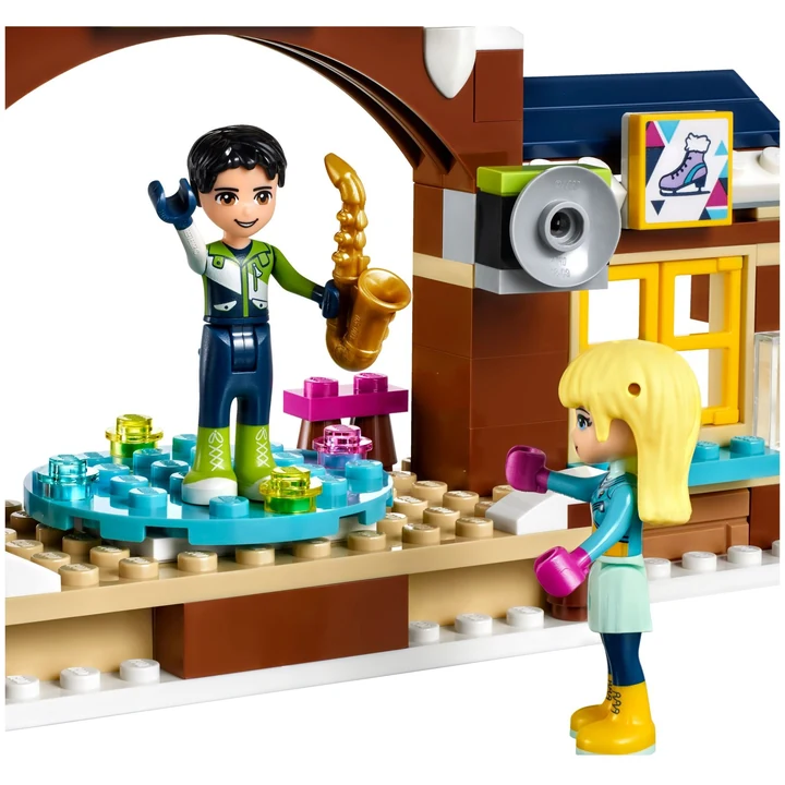 LEGO Friends 41322 Eislaufplatz im Wintersportort Bild 5