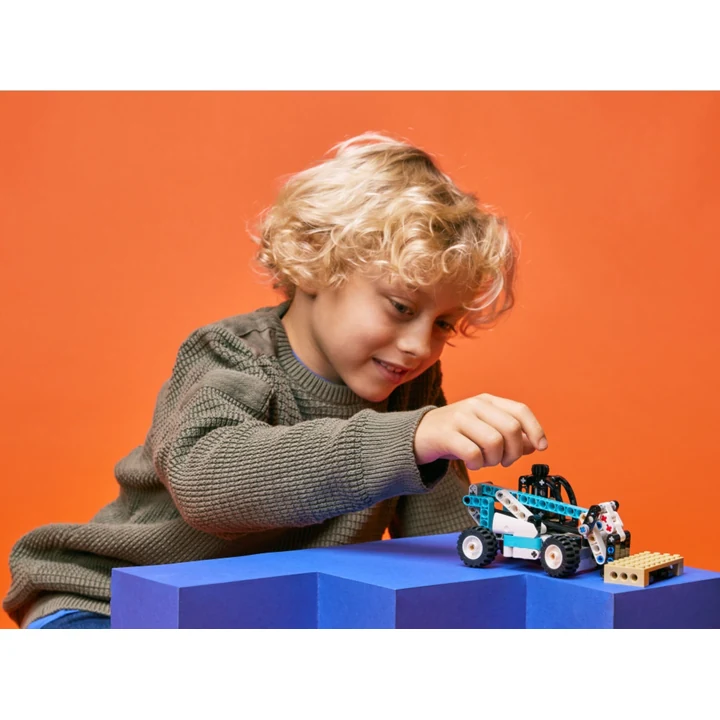LEGO Technic 42133 Teleskoplader Bild 7