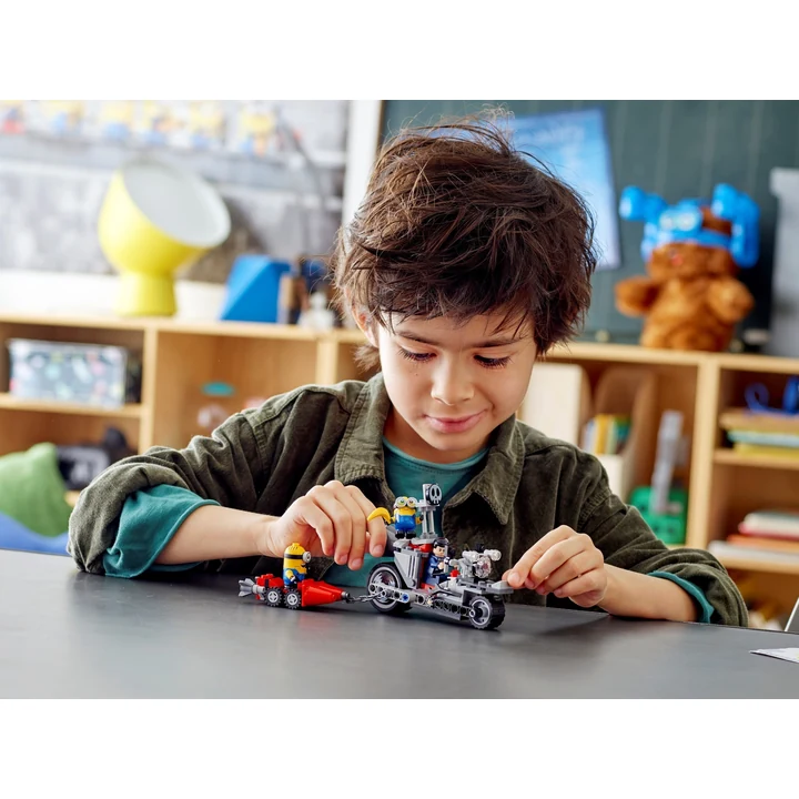 LEGO Minions: The Rise Of Gru 75549 Unaufhaltsame Motorrad-Jagd Bild 10