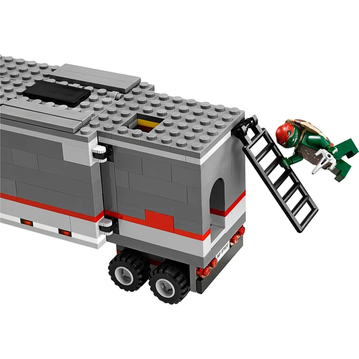 LEGO Teenage Mutant Ninja Turtles 79116 Flucht mit dem Sattelzug Bild 7